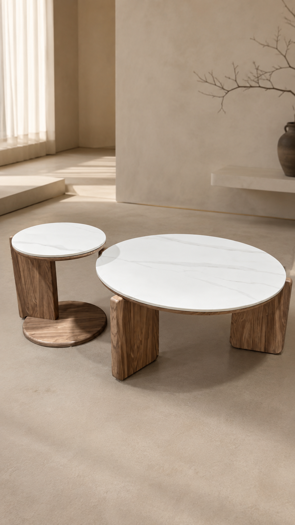 Set de dos mesas de centro nido con cubierta de piedra sinterizada blanca y base de madera